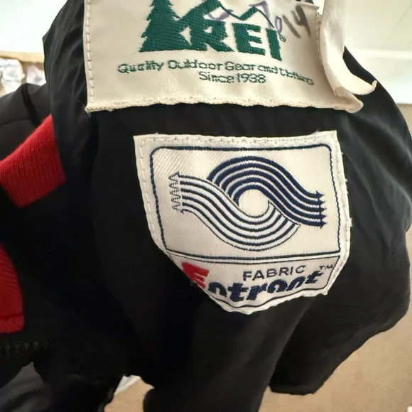 REI Men's Vintage Bold Red and Black Bomber Jacket with Hood - Picture 4 of 6